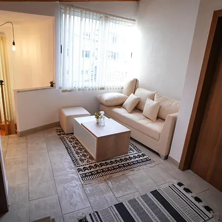 Near Center 4 טיראנה